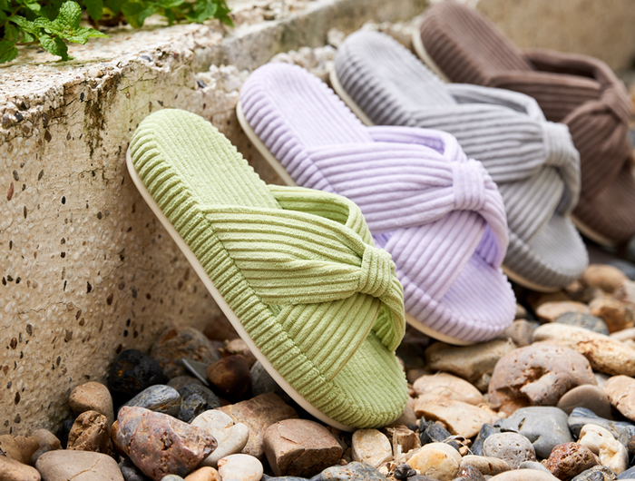 <h1>Indoor Outdoor Slippers</h1>