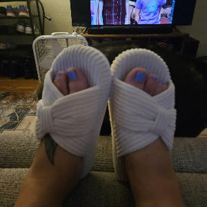 Customer wearing Chantomoo slippers