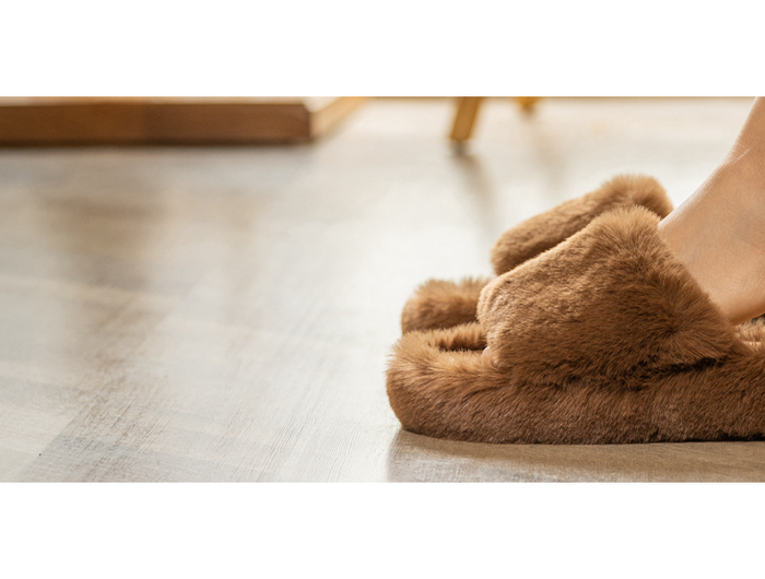 <h2>Now, we just need to know your foot length</h2><h5>These slippers are comfortable and relaxing enough.</h5><h5>It is very important to choose the right foot length.</h5><h5>The right slippers have a sense of wrapping, and the feet will not feel loose, which is safer.</h5>