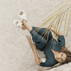 Perfect slippers for the weekend 🤍 Shop our pretty slippers in white